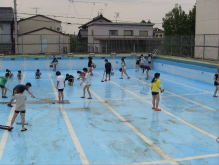 学校プールの清掃活動